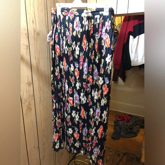 Vintage - Floral Print Skirt - Requirements - Size Medium - New With Tags - Picture 7 of 12